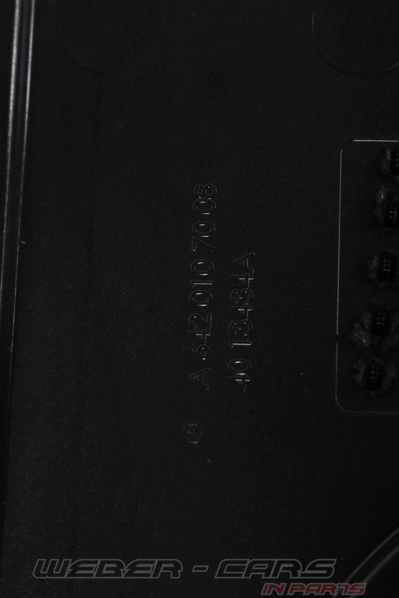 A6420107008 Mercedes OM642 V6 350 CDI Engine Cover Only 30Km